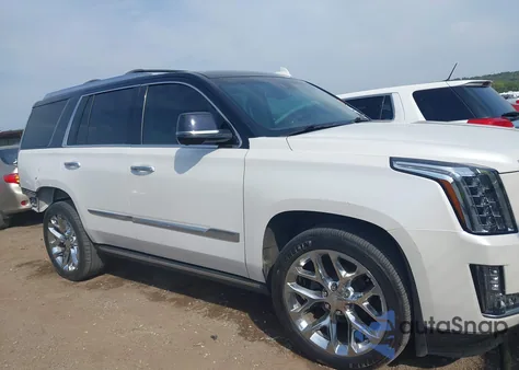 2016 Cadillac Escalade Premium Collection z USA, uszkodzony, nr VIN 1GYS4CKJ8GR204257